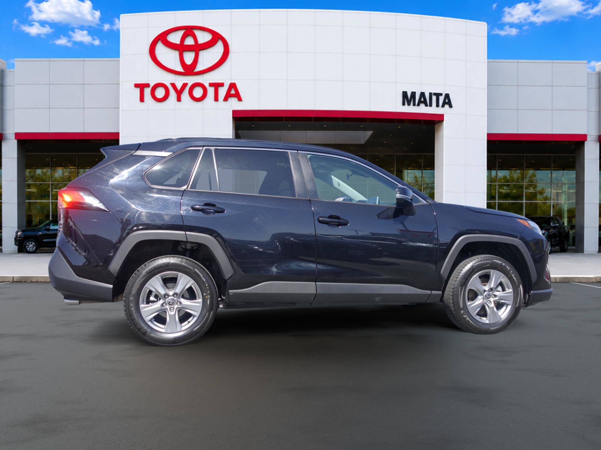 Used 2024 Toyota RAV4 XLE AWD/4WD image 2