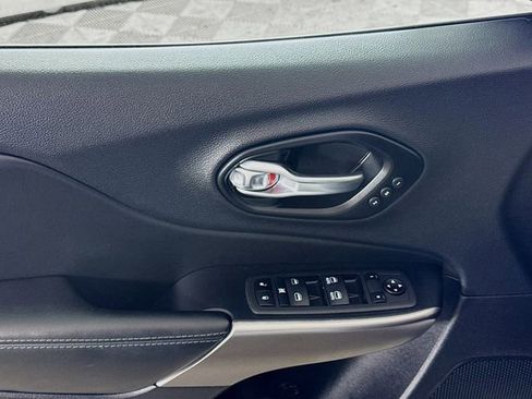 Used 2022 Jeep Cherokee Limited w/ Elite Package image 18