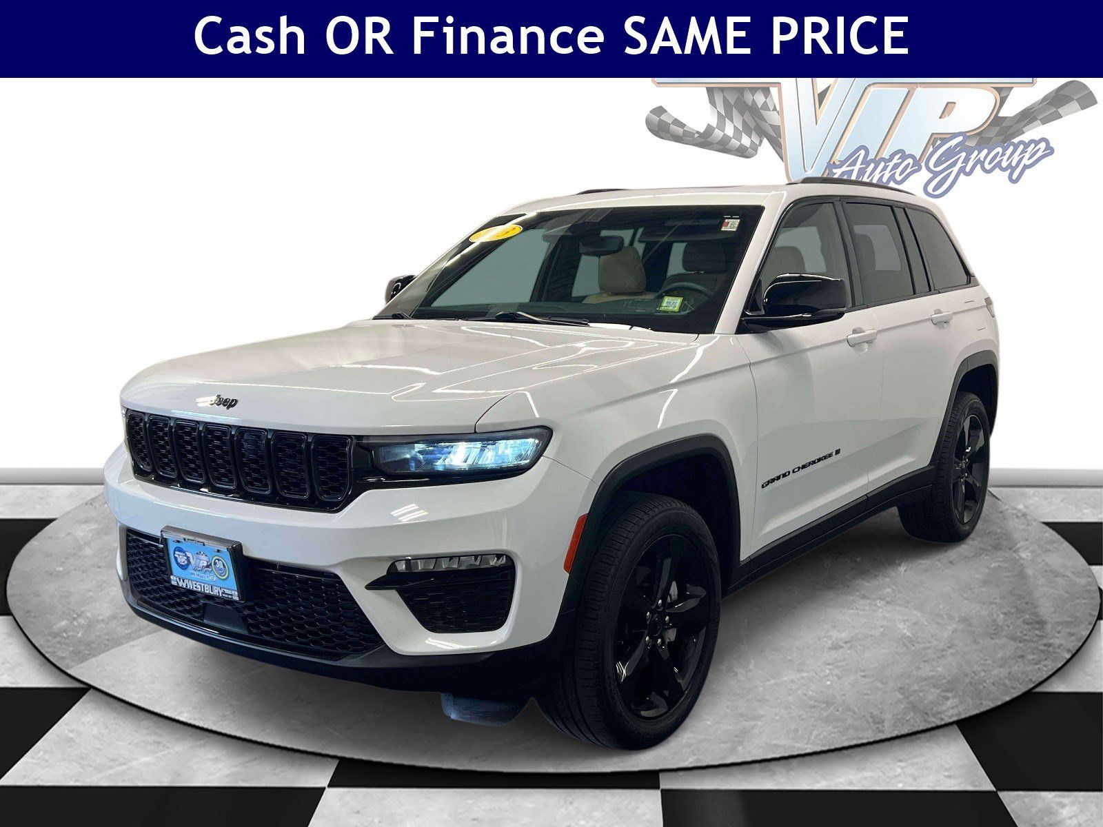 Used 2023 Jeep Grand Cherokee Limited w/ Black Appearance Package AWD/4WD image 4