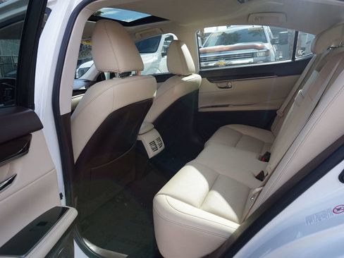 Used 2016 Lexus ES 350 w/ Premium Package w/Wood Trim FWD image 17