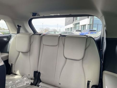 New 2026 Kia Carnival EX FWD image 4