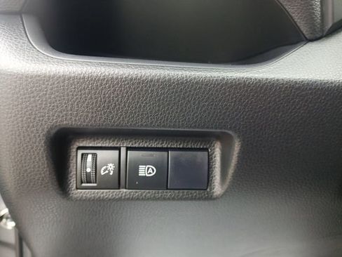 Used 2020 Toyota RAV4 LE FWD image 18