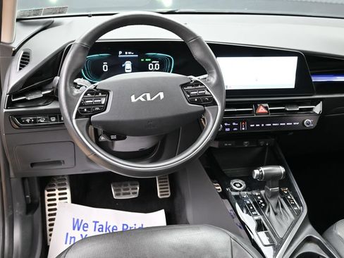 Used 2023 Kia Niro SX Touring FWD image 33