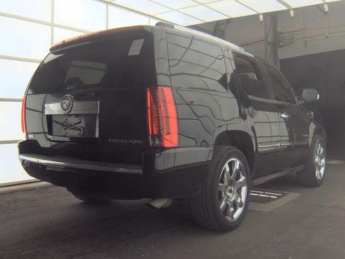 Used 2012 Cadillac Escalade Luxury image 4