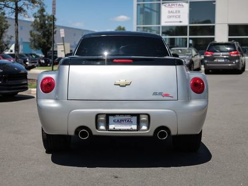 Used 2005 Chevrolet SSR w/ Preferred Equipment Group RWD image 13