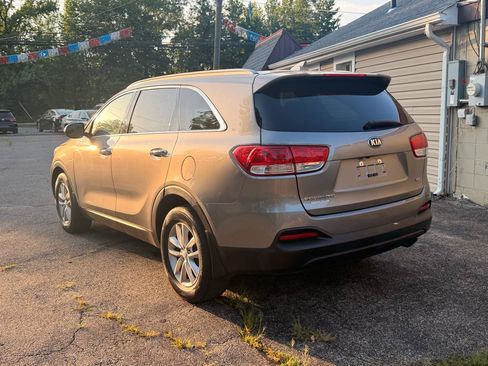 Used 2018 Kia Sorento FWD image 5