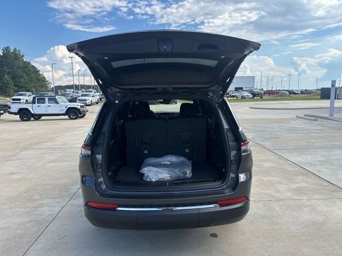 Used 2025 Jeep Grand Cherokee L Limited image 33