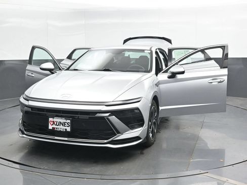 Used 2025 Hyundai Sonata SEL FWD image 46