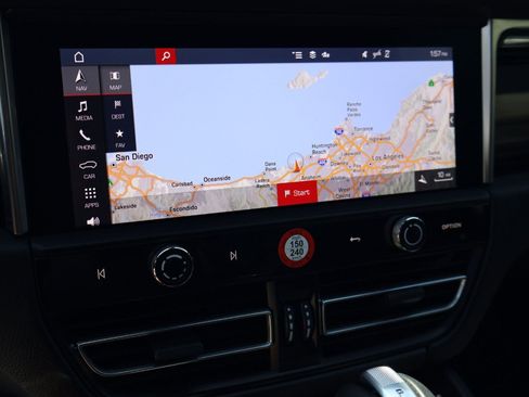 Certified 2024 Porsche Macan AWD/4WD image 19