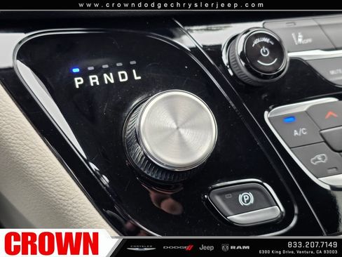 Used 2023 Chrysler Pacifica Touring-L FWD image 29
