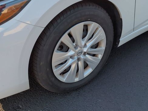 Used 2024 Nissan Sentra S FWD image 11
