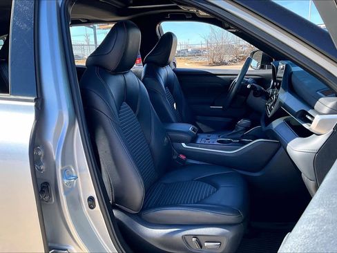 Used 2023 Toyota Highlander XSE image 9