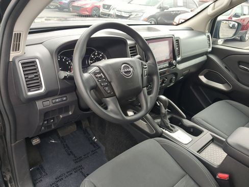 Used 2024 Nissan Frontier SV image 16