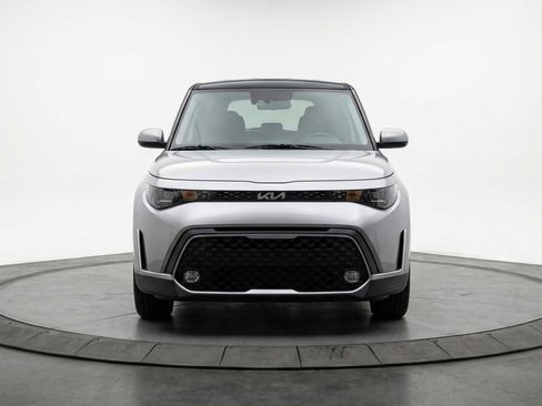 Used 2025 Kia Soul LX w/ LX Technology Package FWD image 2
