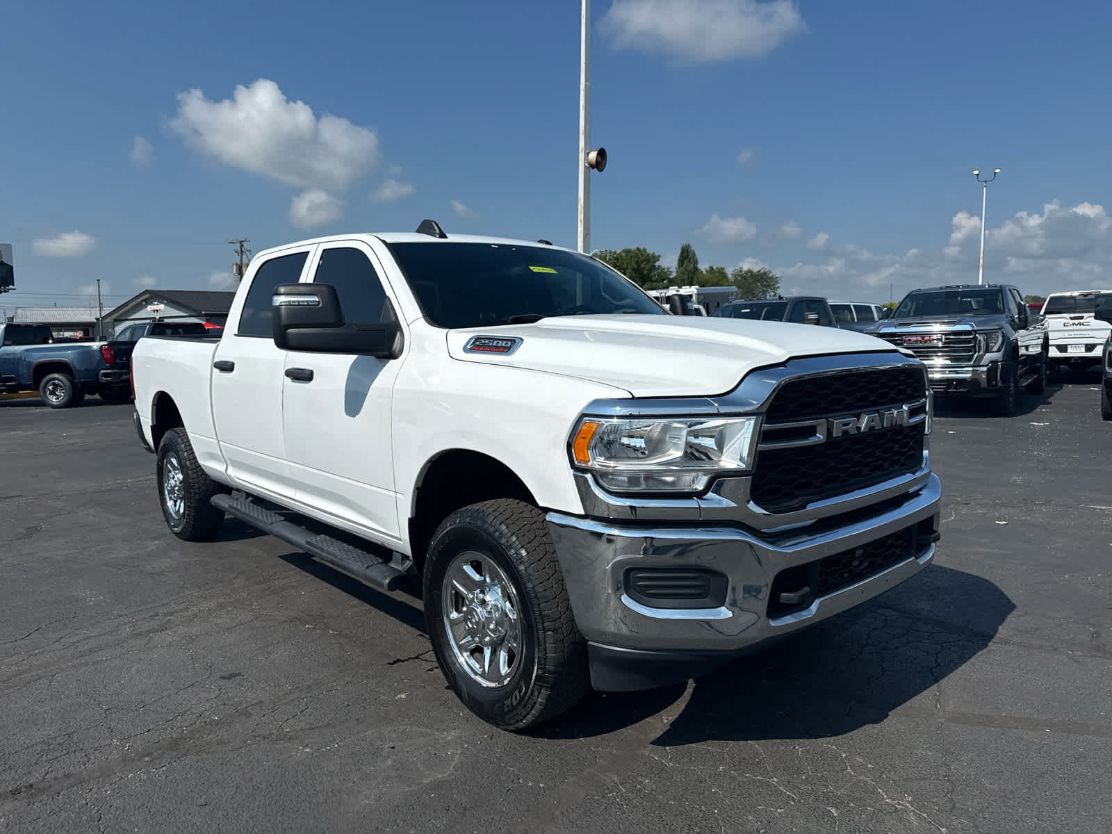 Used 2023 RAM 2500 Tradesman w/ Chrome Appearance Group AWD/4WD image 7