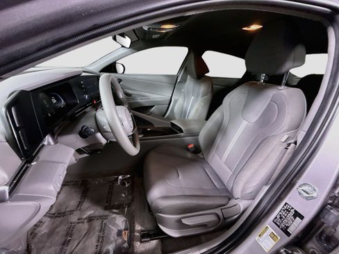 Used 2024 Hyundai Elantra SE FWD image 21