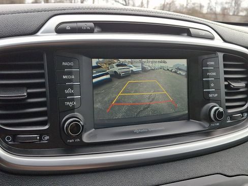 Used 2019 Kia Sorento LX w/ LX Convenience Package image 18