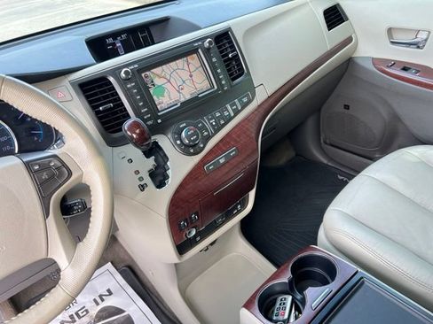 Used 2013 Toyota Sienna XLE w/ Premium Pkg FWD image 36