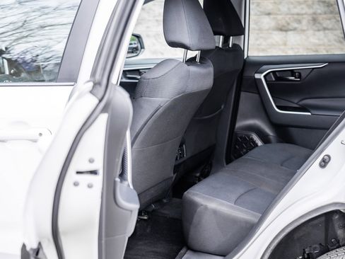 Used 2024 Toyota RAV4 LE image 21