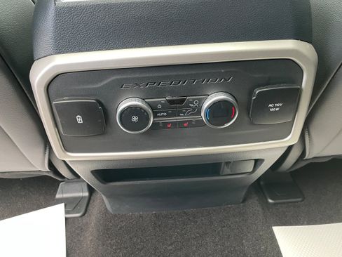 Used 2023 Ford Expedition Limited AWD/4WD image 13