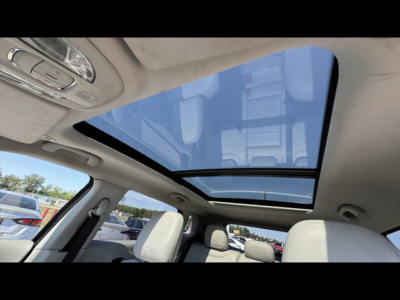 Used 2018 Jeep Compass Limited w/ Navigation Group AWD/4WD image 24