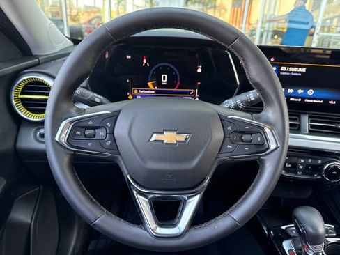 Certified 2025 Chevrolet Trax LT w/ Driver Confidence Package FWD image 14
