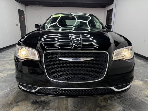 Used 2019 Chrysler 300 Touring L w/ Quick Order Package 22F image 6
