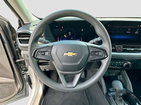 Used 2025 Chevrolet TrailBlazer LT AWD/4WD image 11