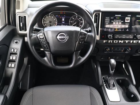 Used 2025 Nissan Frontier SV image 10