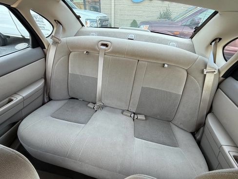 Used 2005 Ford Taurus SE image 8