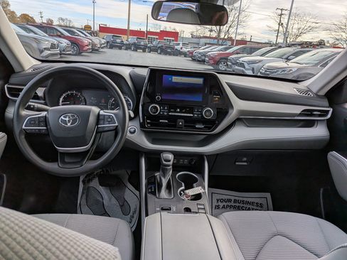 Used 2023 Toyota Highlander L image 14