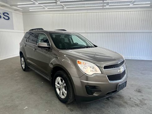 Used 2011 Chevrolet Equinox LT w/ Driver Convenience Package image 3