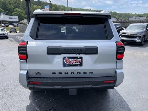 Used 2025 Toyota 4Runner SR5 AWD/4WD image 4