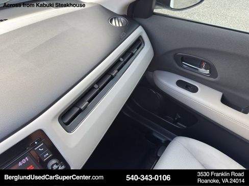 Used 2022 Honda HR-V LX image 31
