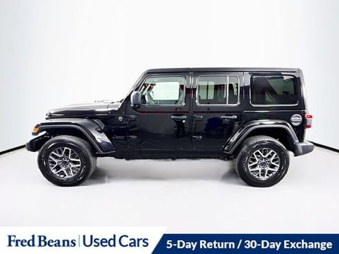 Used 2026 Jeep Wrangler Unlimited Sahara AWD/4WD image 5