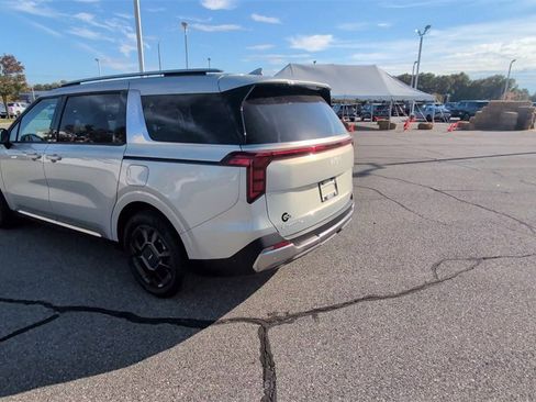Used 2025 Kia Carnival SX image 7