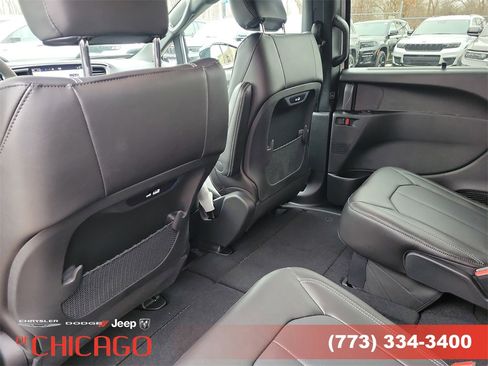 New 2026 Chrysler Pacifica Select image 11