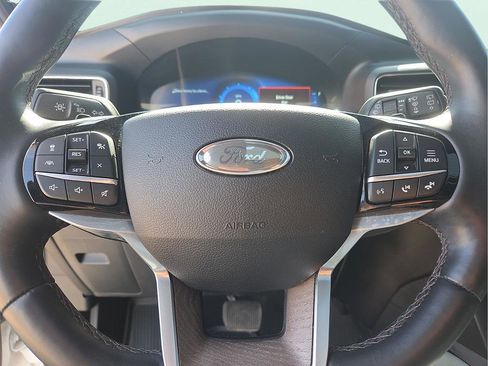 Used 2021 Ford Explorer Platinum w/ Equipment Group 601A AWD/4WD image 16