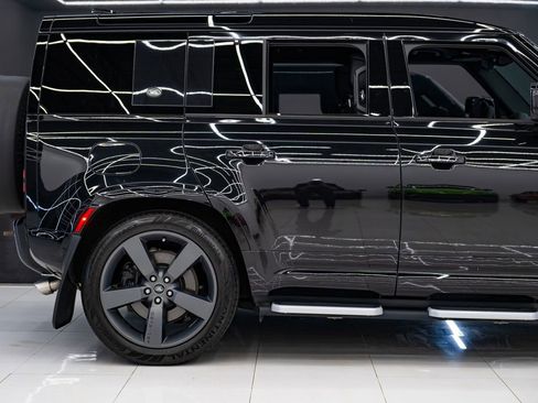 Used 2023 Land Rover Defender 110 V8 image 9