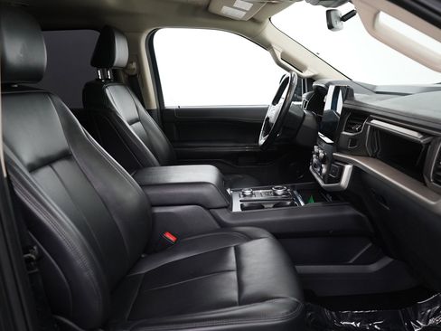 Used 2023 Ford Expedition Max XLT image 12