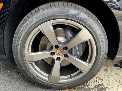 New 2025 Porsche Macan image 15