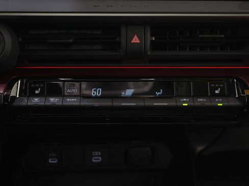 Used 2025 Toyota Prius Plug-In Hybrid image 17