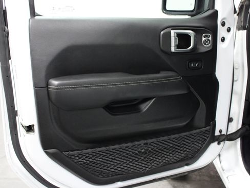 Used 2023 Jeep Wrangler Unlimited Sahara AWD/4WD image 11