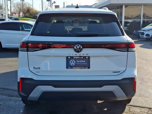 Certified 2025 Volkswagen Tiguan SE AWD/4WD image 5