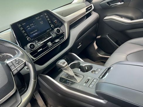 Used 2022 Toyota Highlander XLE image 13