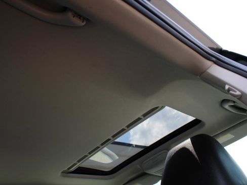 Used 2013 Volkswagen Passat TDI SE image 16