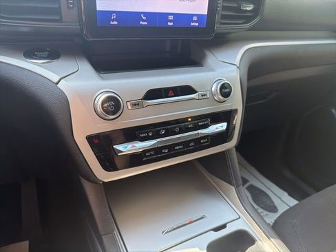 Used 2023 Ford Explorer XLT RWD image 17