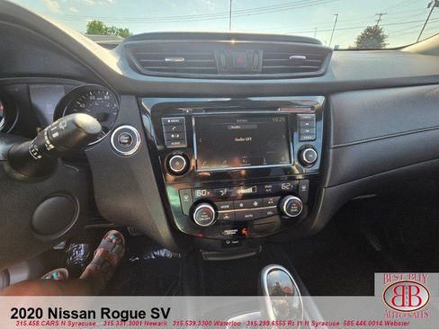 Used 2020 Nissan Rogue SV FWD image 17