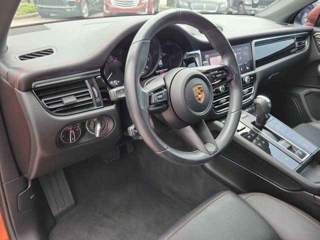 Certified 2023 Porsche Macan AWD/4WD image 4