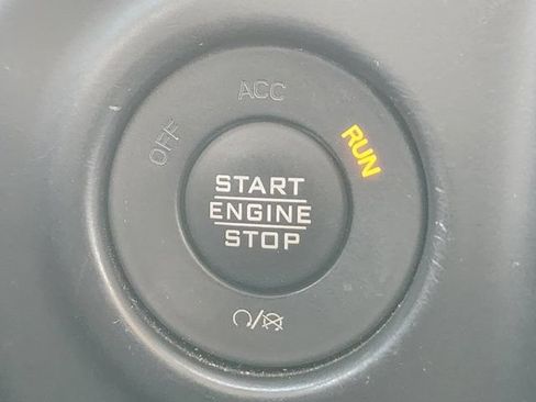 Used 2023 Jeep Gladiator Rubicon w/ Cold Weather Group AWD/4WD image 19